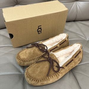 UGG Women's 5 & 6 Dakota Wool Lined Moccasin Slippers - Chestnut Brown